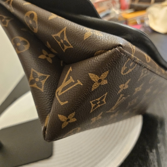⭐SOLD⭐ Louis Vuitton Monogram Bag - Marignan - Picture 11 of 16